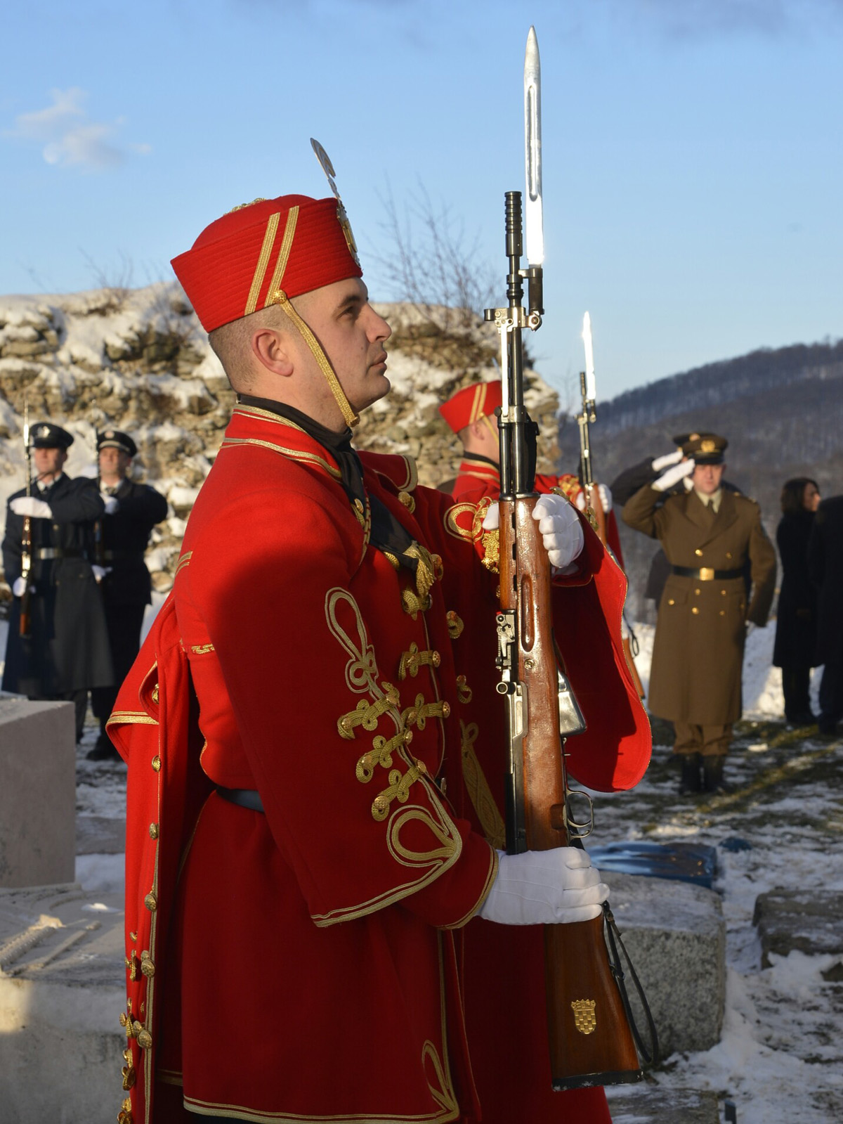 https://www.morh.hr/wp-content/gallery/obiljezavanje-25-godina-medunarodnog-priznanja-republike-hrvatske/priznanje_15012017_08.jpg
