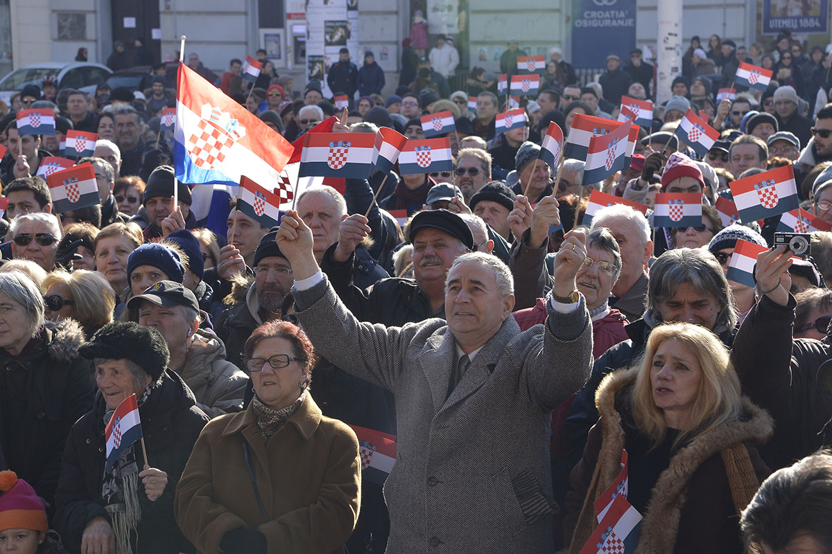 https://www.morh.hr/wp-content/gallery/obiljezavanje-25-godina-medunarodnog-priznanja-republike-hrvatske/priznanje_15012017_11.jpg