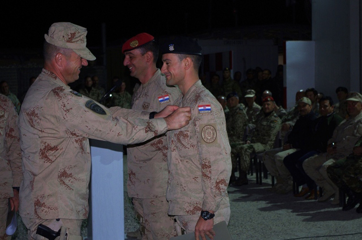 https://www.morh.hr/wp-content/gallery/obiljezavanje-dana-neovisnosti-u-misiji-rs-u-afganistanu/9_hrvcon_afganistan_isaf_10102018_06.jpg