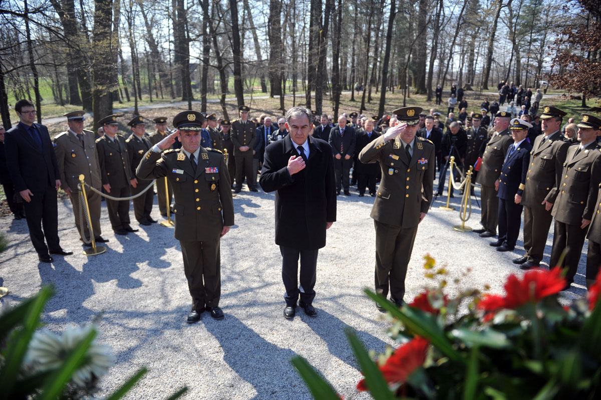 https://www.morh.hr/wp-content/gallery/obiljezen-blagdan-svetog-josipa-zastitnika-ratne-skole/ratna_skola_18032016_10.jpg