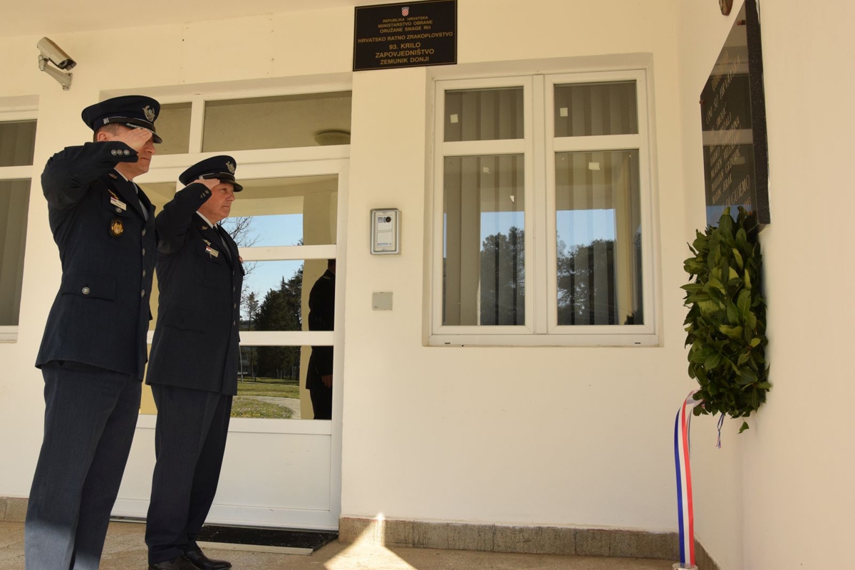 https://www.morh.hr/wp-content/gallery/obiljezen-dan-93-krila-i-obljetnica-poginulih-pripadnika-postrojbe/20200320-zemunk-6.jpg