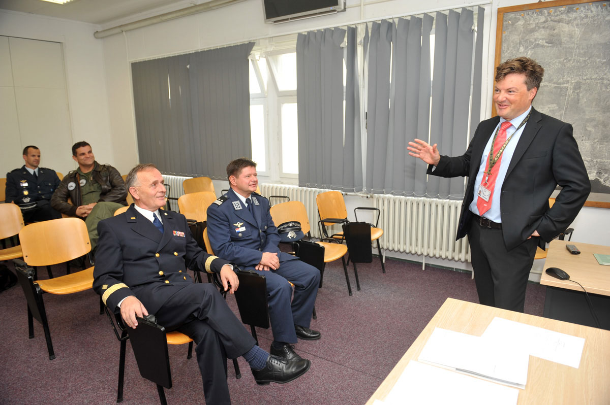https://www.morh.hr/wp-content/gallery/obiljezen-dan-eskadrile-aviona-i-50-000-sati-naleta-na-pilatusima/zemunik_06112014_7262.jpg