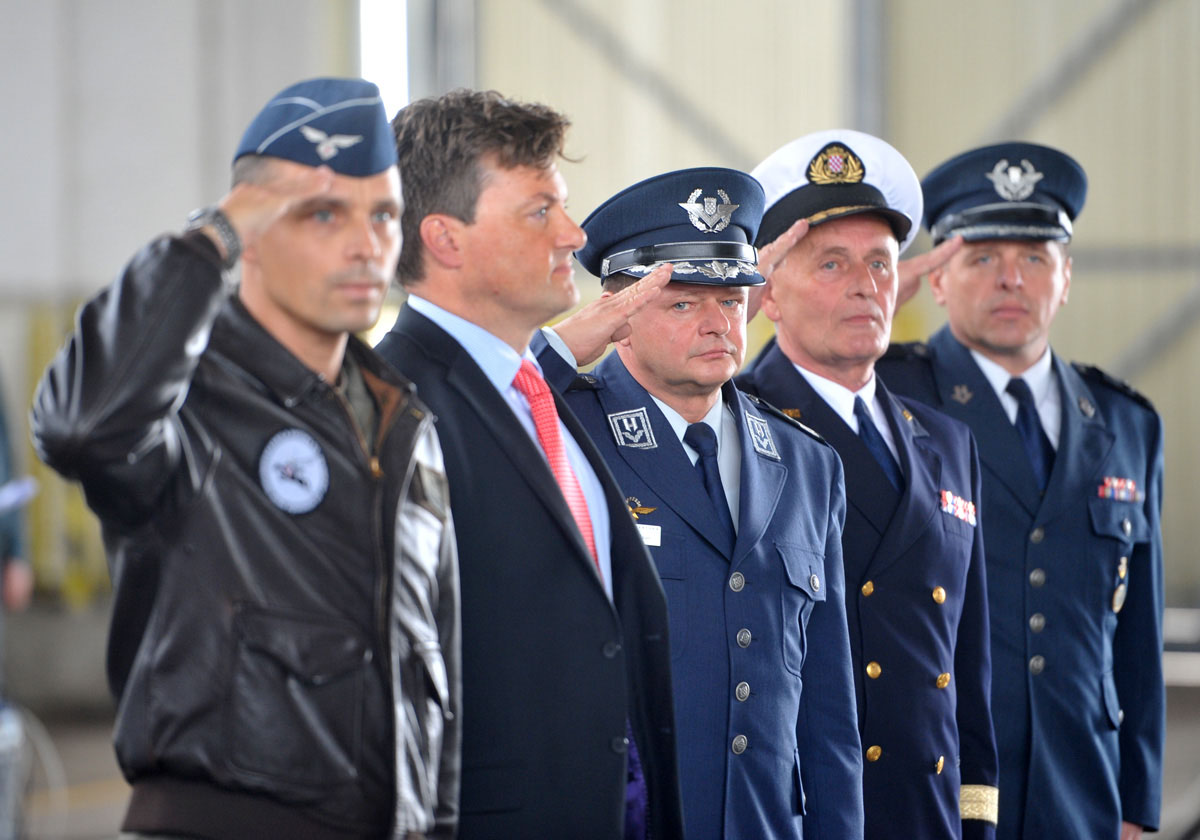https://www.morh.hr/wp-content/gallery/obiljezen-dan-eskadrile-aviona-i-50-000-sati-naleta-na-pilatusima/zemunik_06112014_7306.jpg