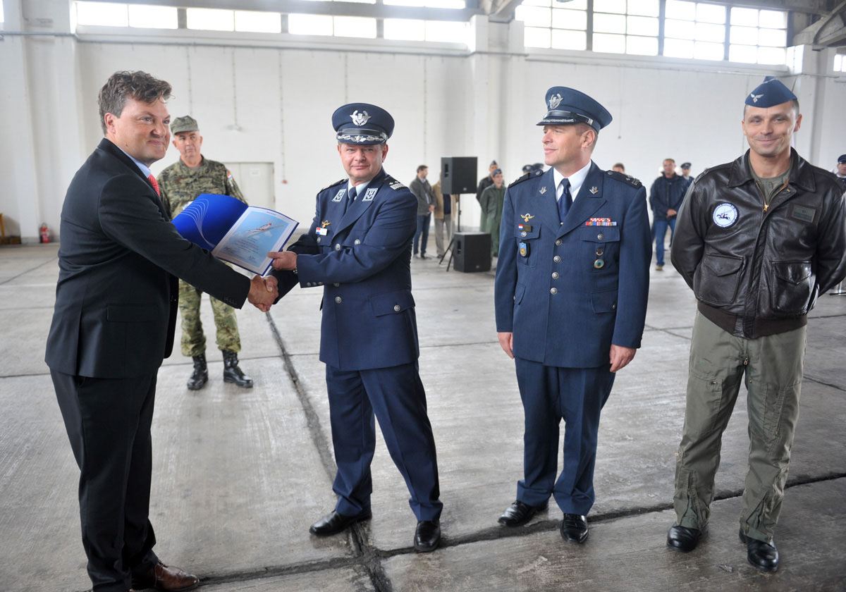 https://www.morh.hr/wp-content/gallery/obiljezen-dan-eskadrile-aviona-i-50-000-sati-naleta-na-pilatusima/zemunik_06112014_7390.jpg