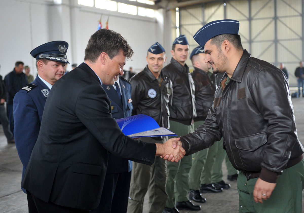 https://www.morh.hr/wp-content/gallery/obiljezen-dan-eskadrile-aviona-i-50-000-sati-naleta-na-pilatusima/zemunik_06112014_7466.jpg