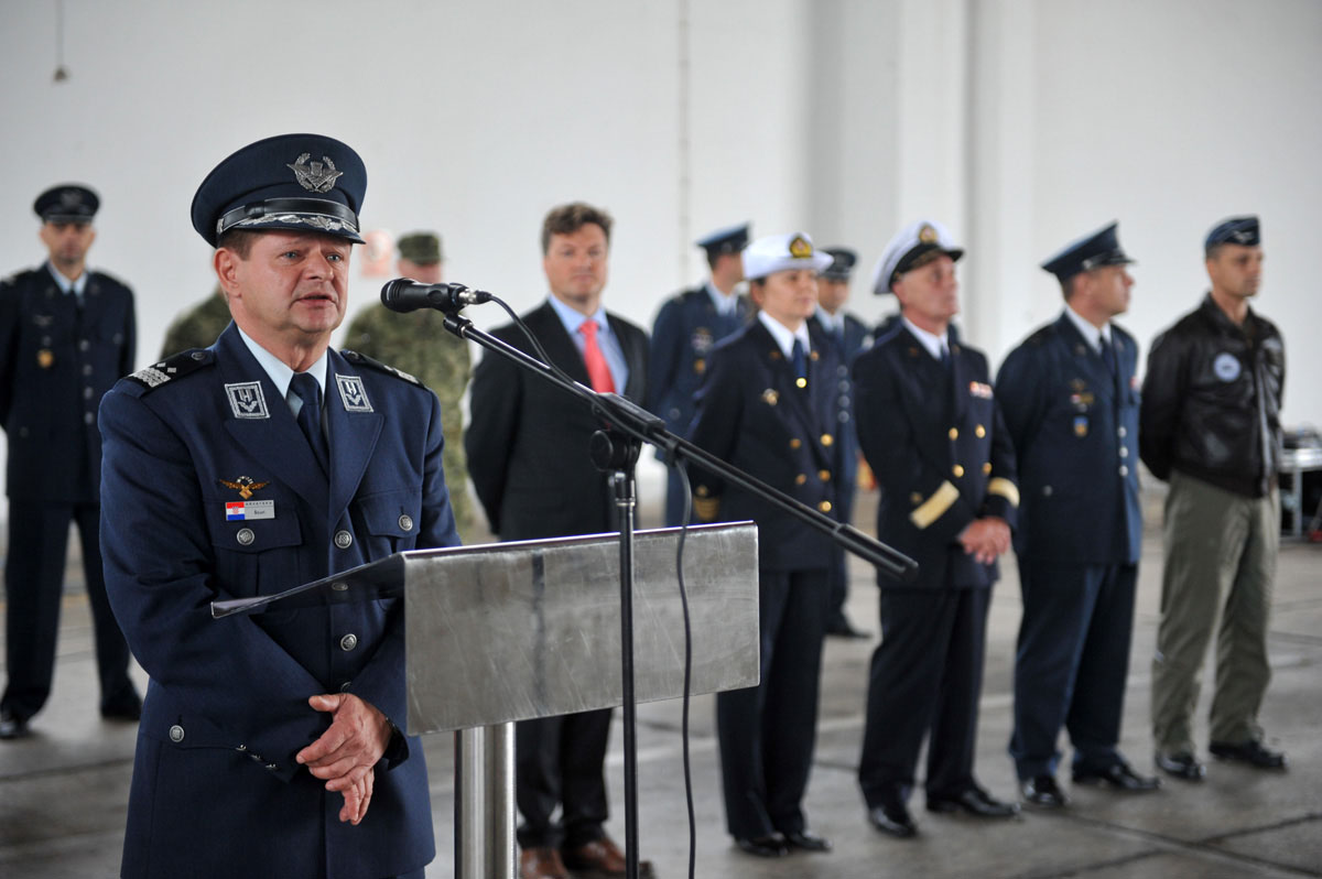 https://www.morh.hr/wp-content/gallery/obiljezen-dan-eskadrile-aviona-i-50-000-sati-naleta-na-pilatusima/zemunik_06112014_7492.jpg