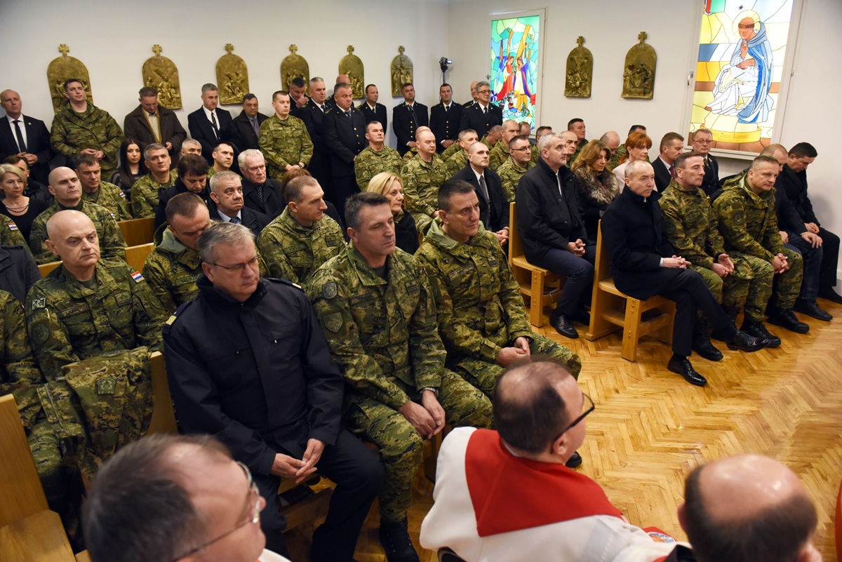 https://www.morh.hr/wp-content/gallery/obiljezen-dan-vojne-kapelanije-blazenog-alojzija-stepinca/dan_vojne_kapelanije_karlovac_080219_20.jpg