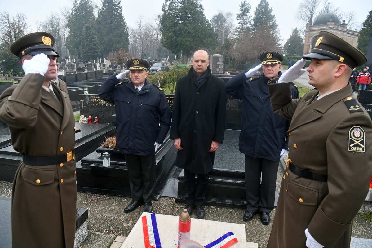 https://www.morh.hr/wp-content/gallery/obiljezena-10-godisnjica-smrti-general-bojnika-gordana-cacica/general-bojnik-gordan-cacic-201218_02.jpg