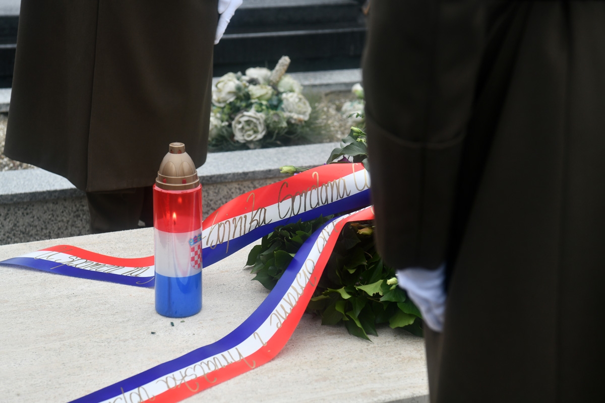 https://www.morh.hr/wp-content/gallery/obiljezena-10-godisnjica-smrti-general-bojnika-gordana-cacica/general-bojnik-gordan-cacic-201218_04.jpg