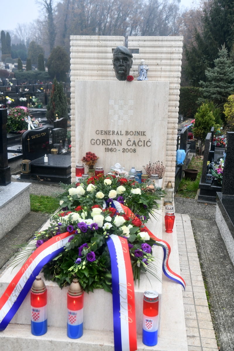 https://www.morh.hr/wp-content/gallery/obiljezena-10-godisnjica-smrti-general-bojnika-gordana-cacica/general-bojnik-gordan-cacic-201218_10.jpg