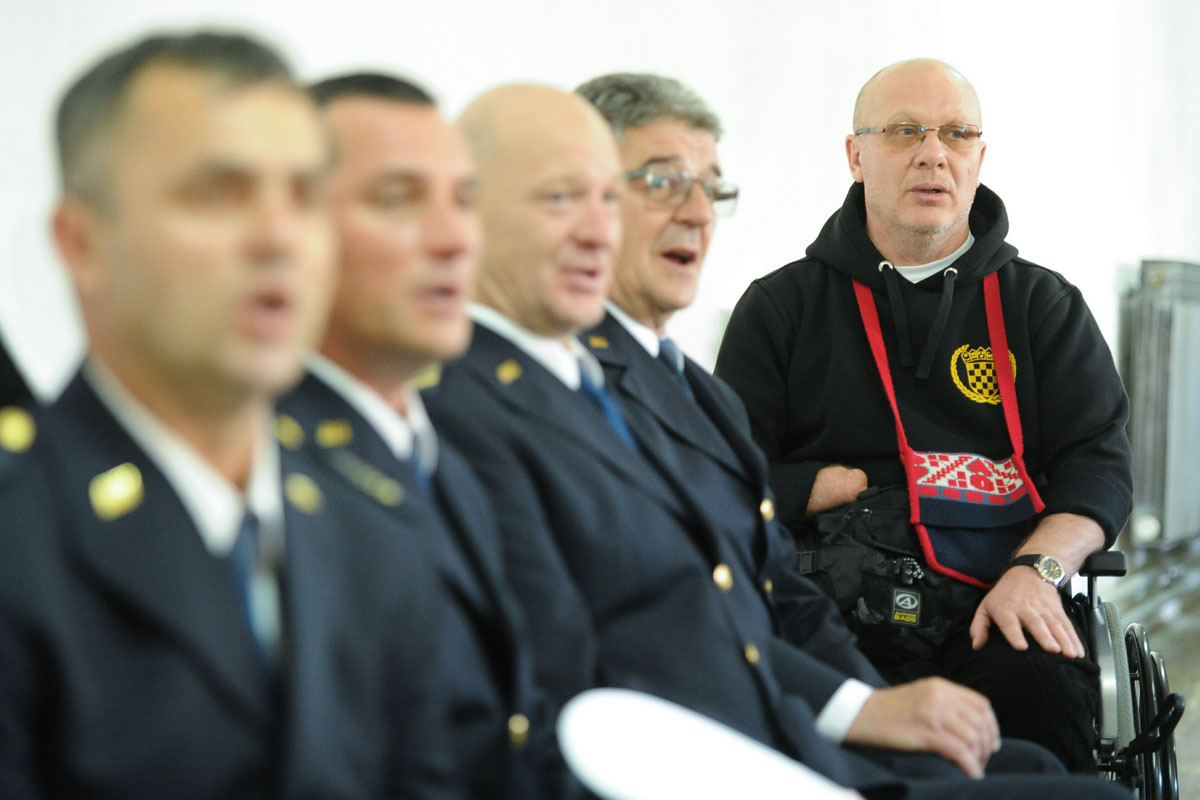 https://www.morh.hr/wp-content/gallery/obiljezena-10-obljetnica-gardijske-oklopno-mehanizirane-brigade-2/gombr_111608.jpg