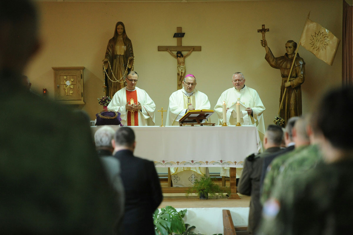https://www.morh.hr/wp-content/gallery/obiljezena-10-obljetnica-gardijske-oklopno-mehanizirane-brigade-2/gombr_111936.jpg