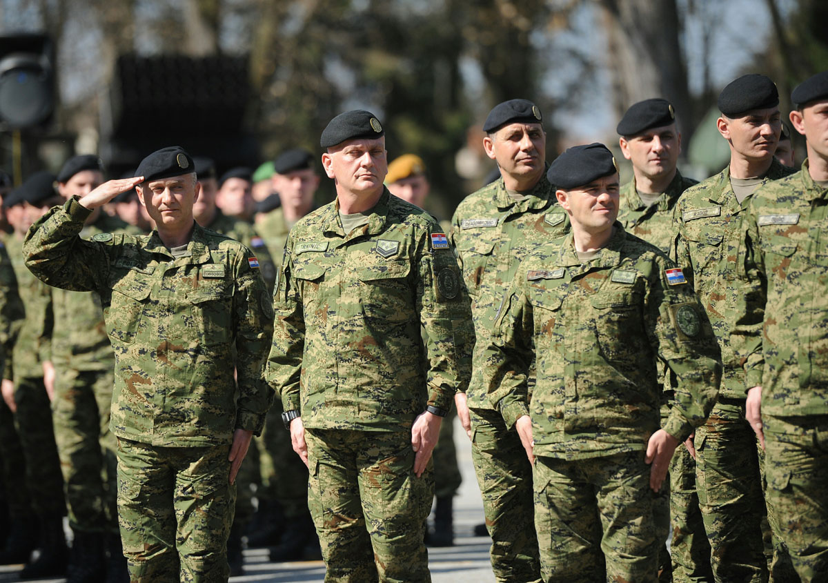 https://www.morh.hr/wp-content/gallery/obiljezena-10-obljetnica-gardijske-oklopno-mehanizirane-brigade-2/gombr_124753.jpg