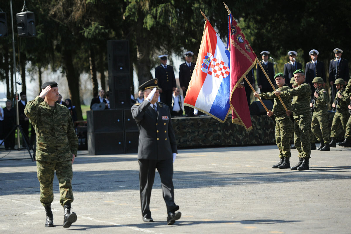 https://www.morh.hr/wp-content/gallery/obiljezena-10-obljetnica-gardijske-oklopno-mehanizirane-brigade-2/gombr_125226.jpg