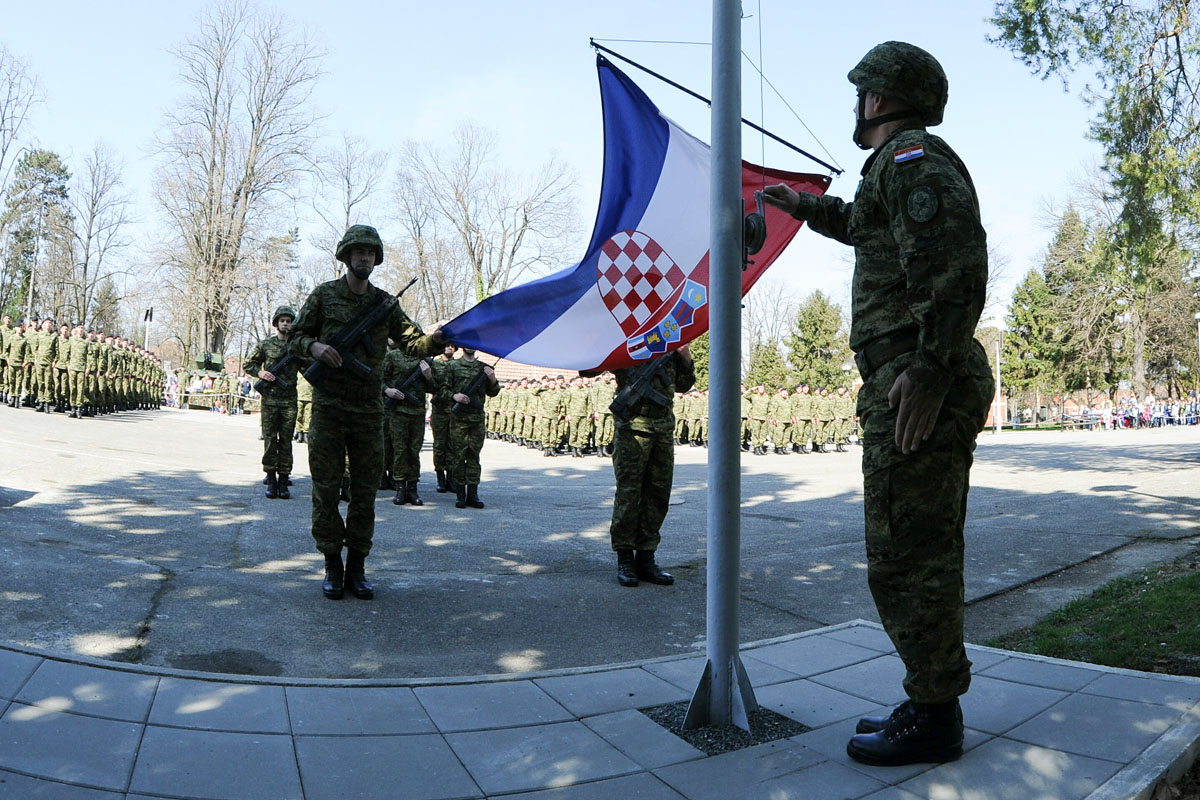 https://www.morh.hr/wp-content/gallery/obiljezena-10-obljetnica-gardijske-oklopno-mehanizirane-brigade-2/gombr_125623.jpg