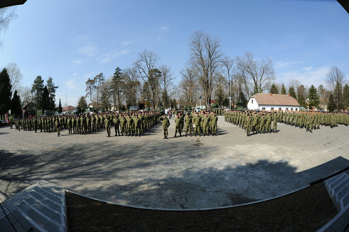 https://www.morh.hr/wp-content/gallery/obiljezena-10-obljetnica-gardijske-oklopno-mehanizirane-brigade-2/gombr_132712.jpg
