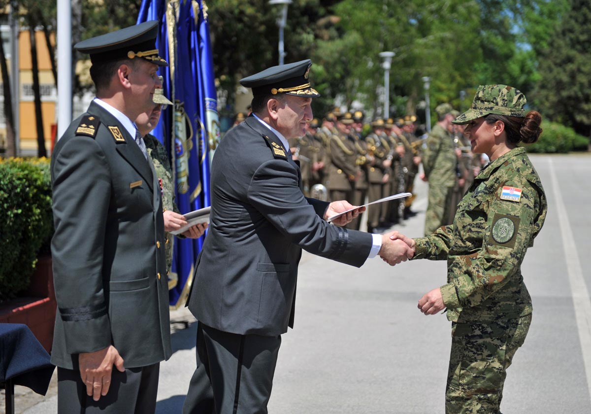 https://www.morh.hr/wp-content/gallery/obiljezena-13-obljetnica-zapovjednistva-za-potporu-os-rh/zzp_07052015_11.jpg