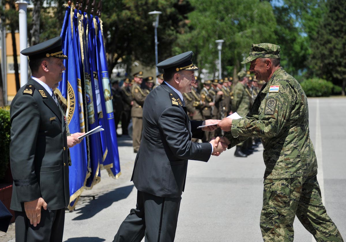 https://www.morh.hr/wp-content/gallery/obiljezena-13-obljetnica-zapovjednistva-za-potporu-os-rh/zzp_07052015_12.jpg