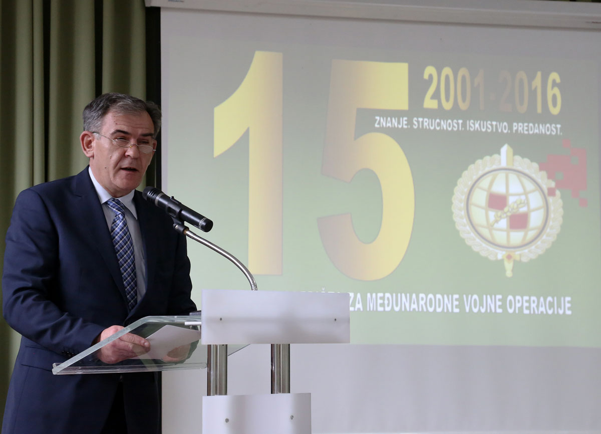 https://www.morh.hr/wp-content/gallery/obiljezena-15-godisnjica-sredista-za-medunarodne-vojne-operacije/smvo_04032016_06.jpg