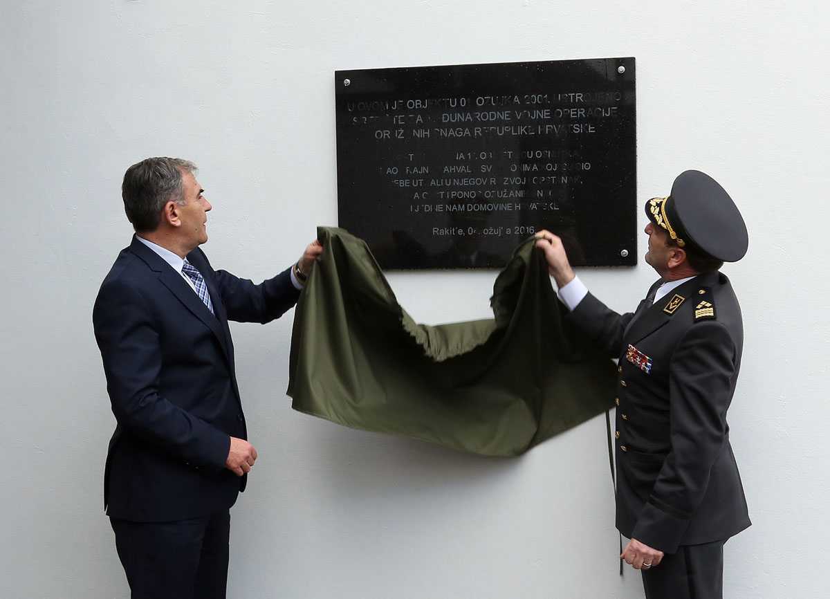 https://www.morh.hr/wp-content/gallery/obiljezena-15-godisnjica-sredista-za-medunarodne-vojne-operacije/smvo_04032016_15.jpg
