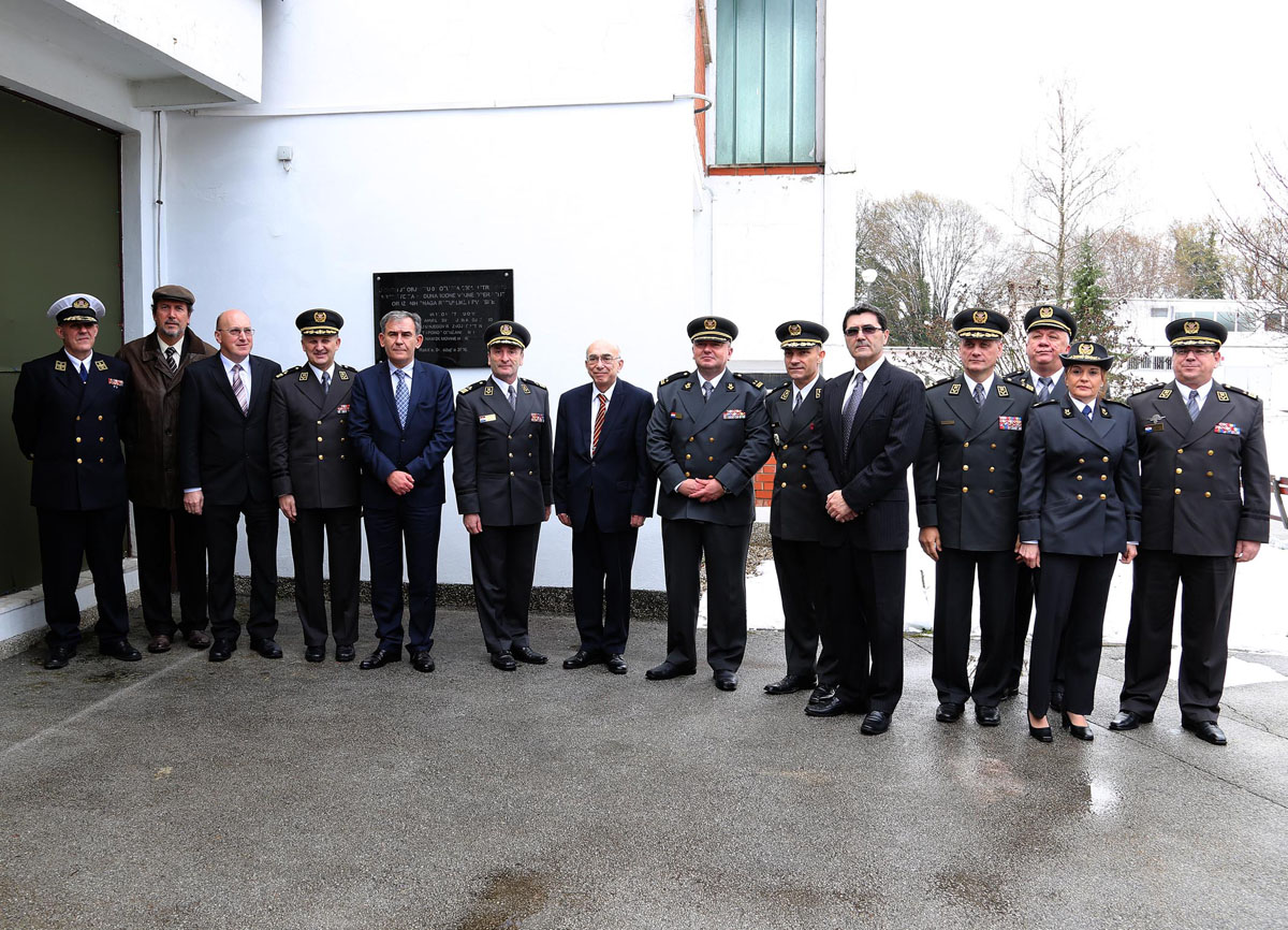 https://www.morh.hr/wp-content/gallery/obiljezena-15-godisnjica-sredista-za-medunarodne-vojne-operacije/smvo_04032016_16.jpg