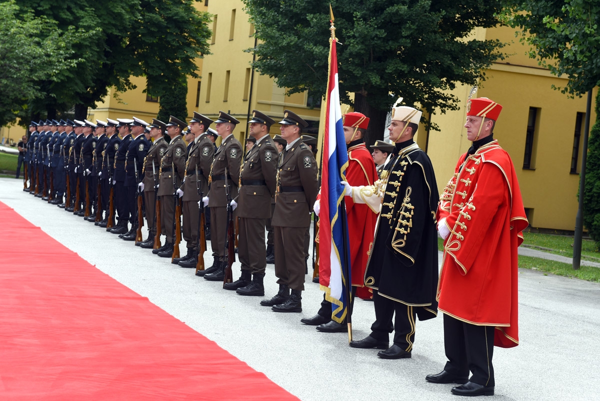 https://www.morh.hr/wp-content/gallery/obiljezena-20-obljetnica-osnutka-ratne-skole-na-hvu-u/20_obljetnica_osnutka_ratne_skole_27062018_02.jpg