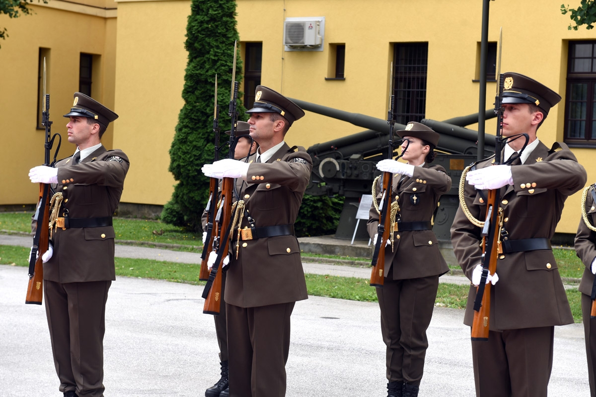 https://www.morh.hr/wp-content/gallery/obiljezena-20-obljetnica-osnutka-ratne-skole-na-hvu-u/20_obljetnica_osnutka_ratne_skole_27062018_05.jpg