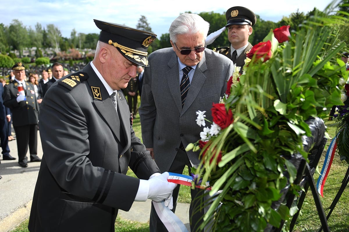 https://www.morh.hr/wp-content/gallery/obiljezena-21-godisnjica-smrti-ministra-obrane-gojka-suska/obljetnica_smrti_ratnog_ministra_gojka_suska_030519_01.3.jpg