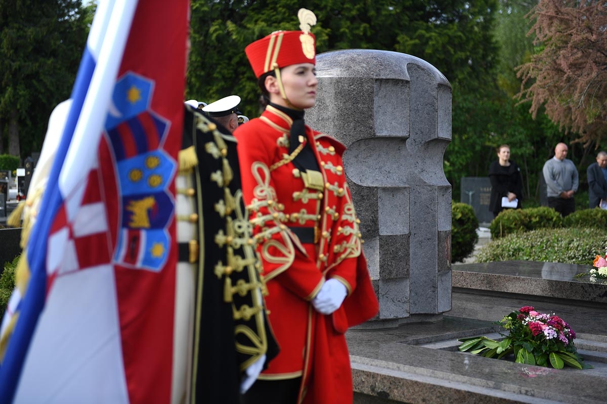 https://www.morh.hr/wp-content/gallery/obiljezena-21-godisnjica-smrti-ministra-obrane-gojka-suska/obljetnica_smrti_ratnog_ministra_gojka_suska_030519_09.jpg