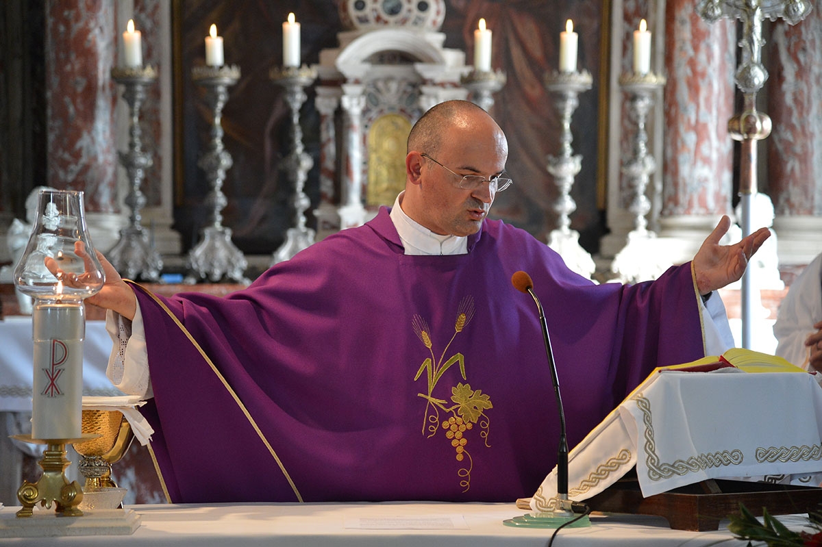 https://www.morh.hr/wp-content/gallery/obiljezena-23-obljetnica-pogibije-andrije-matijasa-pauka/jkp_7734.jpg