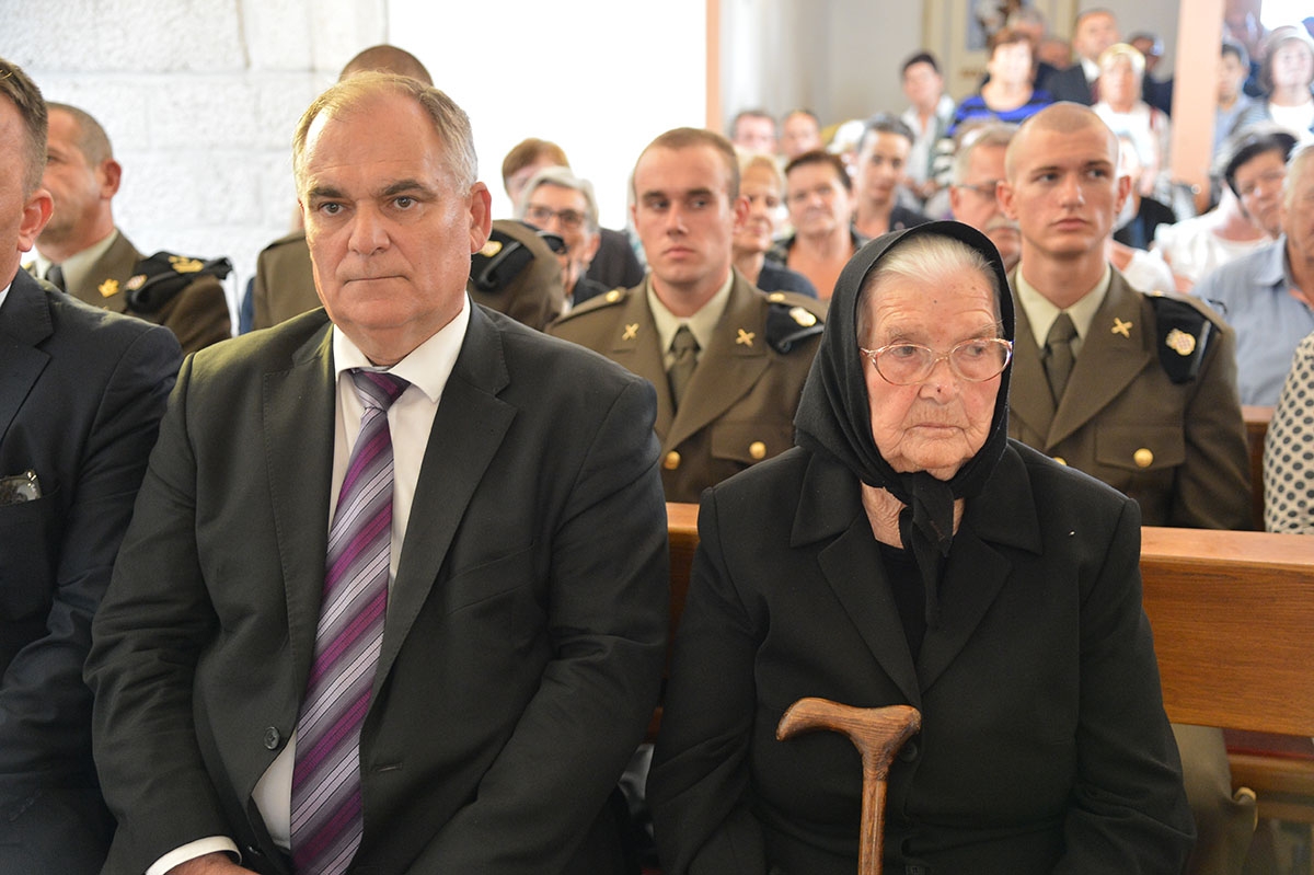 https://www.morh.hr/wp-content/gallery/obiljezena-23-obljetnica-pogibije-andrije-matijasa-pauka/jkp_7738.jpg