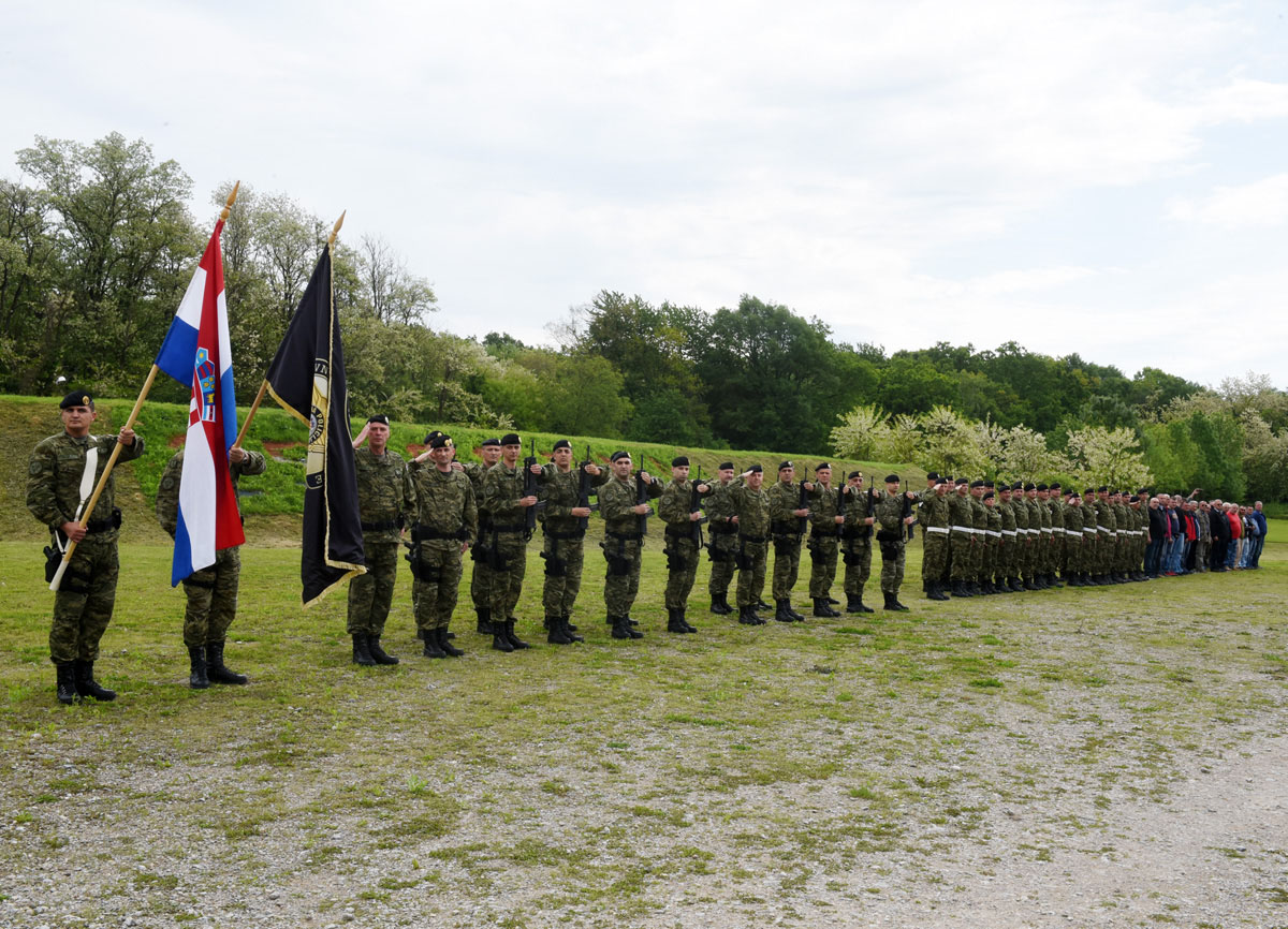 https://www.morh.hr/wp-content/gallery/obiljezena-25-godisnjica-satnije-za-obuku-vodica-i-sluzbenih-pasa/szop_11052017_01.jpg