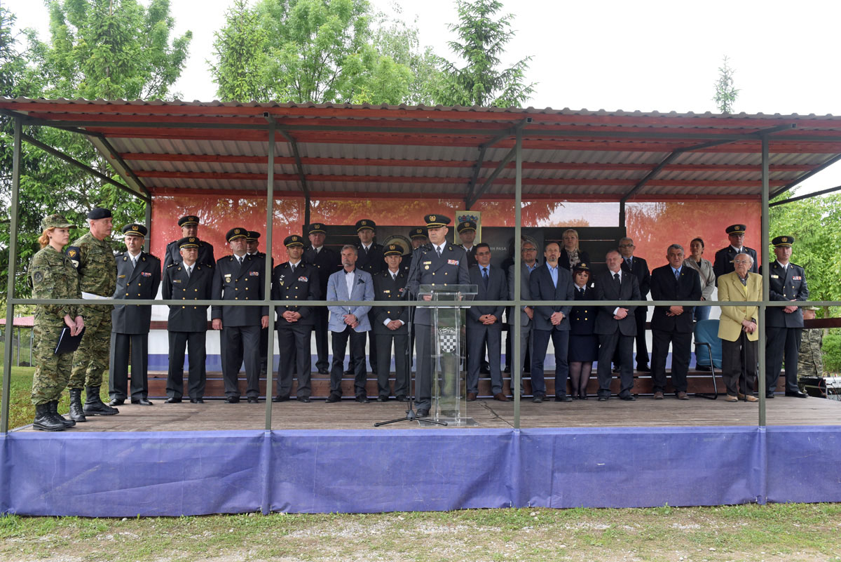https://www.morh.hr/wp-content/gallery/obiljezena-25-godisnjica-satnije-za-obuku-vodica-i-sluzbenih-pasa/szop_11052017_06.jpg