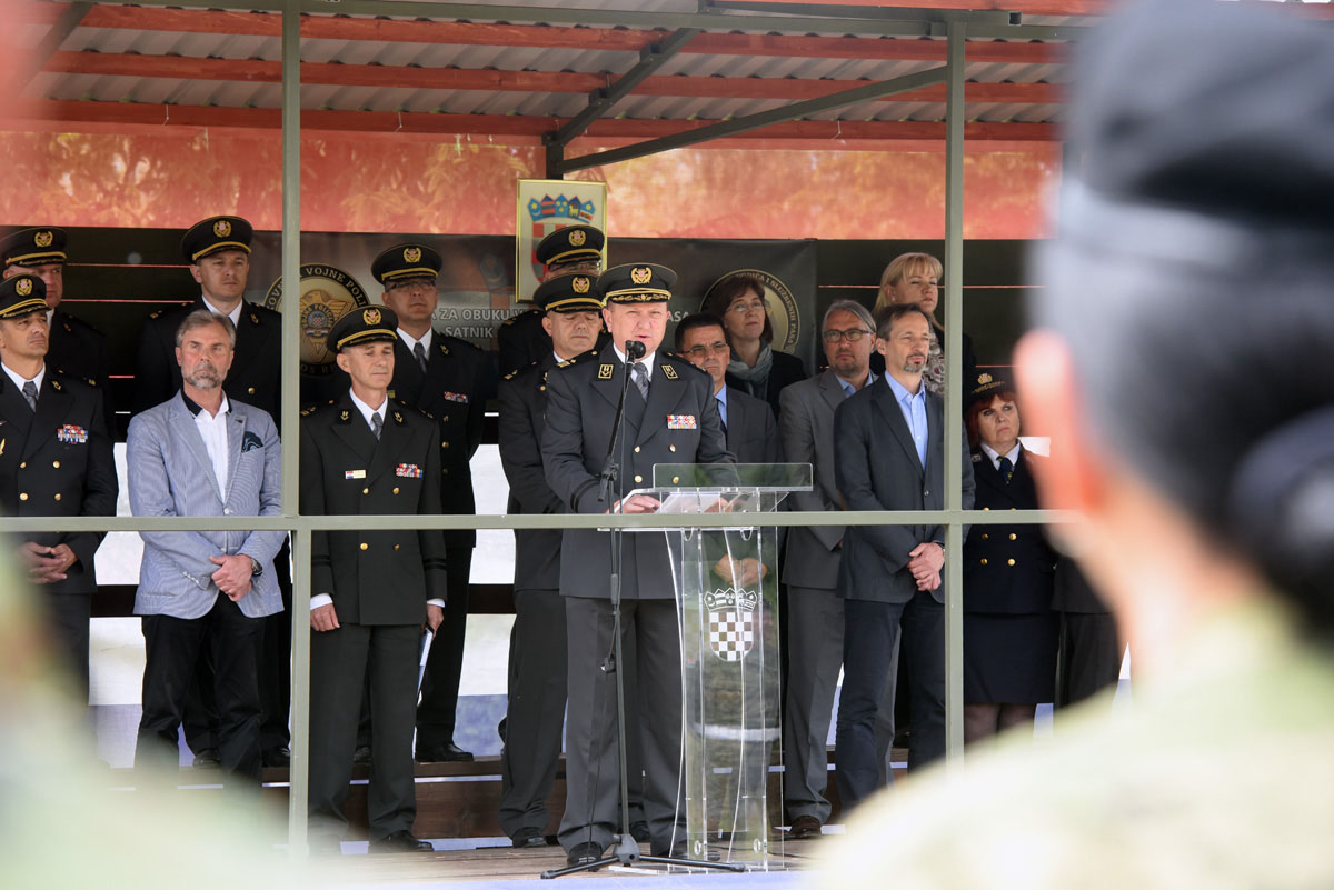 https://www.morh.hr/wp-content/gallery/obiljezena-25-godisnjica-satnije-za-obuku-vodica-i-sluzbenih-pasa/szop_11052017_09.jpg