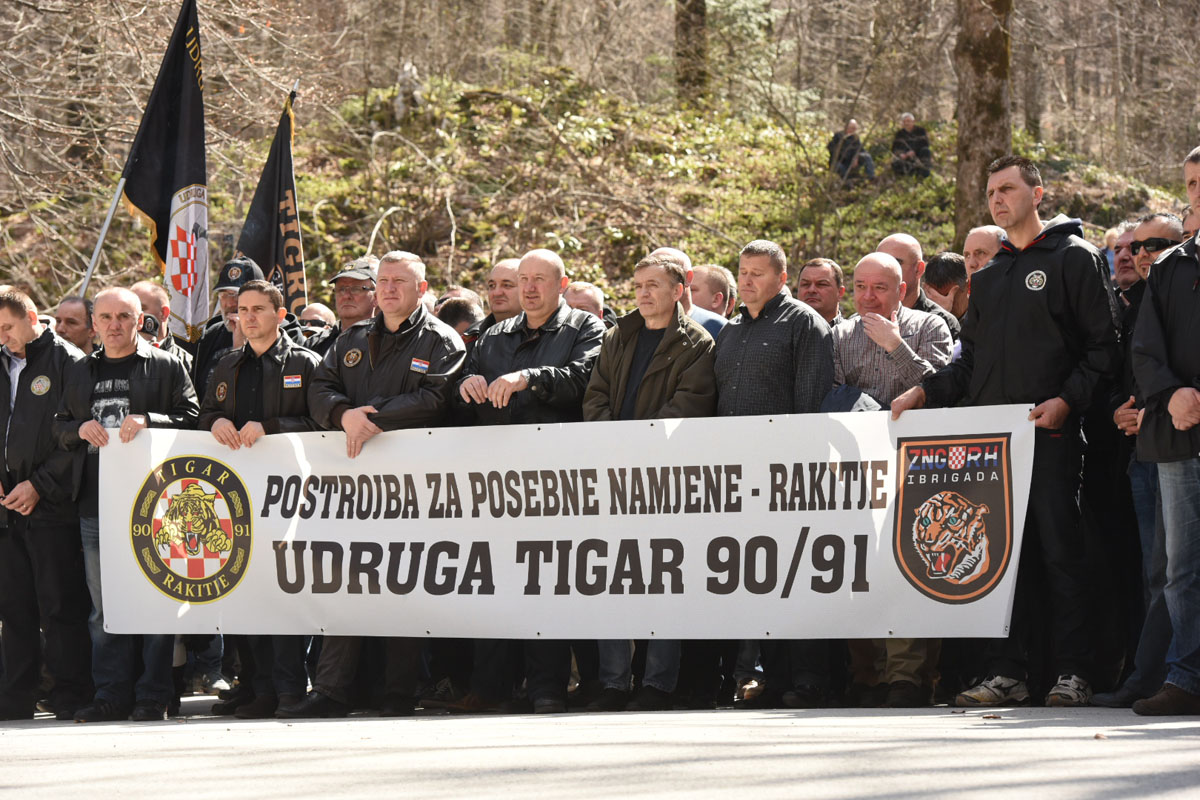 https://www.morh.hr/wp-content/gallery/obiljezena-25-obljetnica-akcije-plitvice-i-pogibije-josipa-jovica/plitvice_31032016_11.jpg
