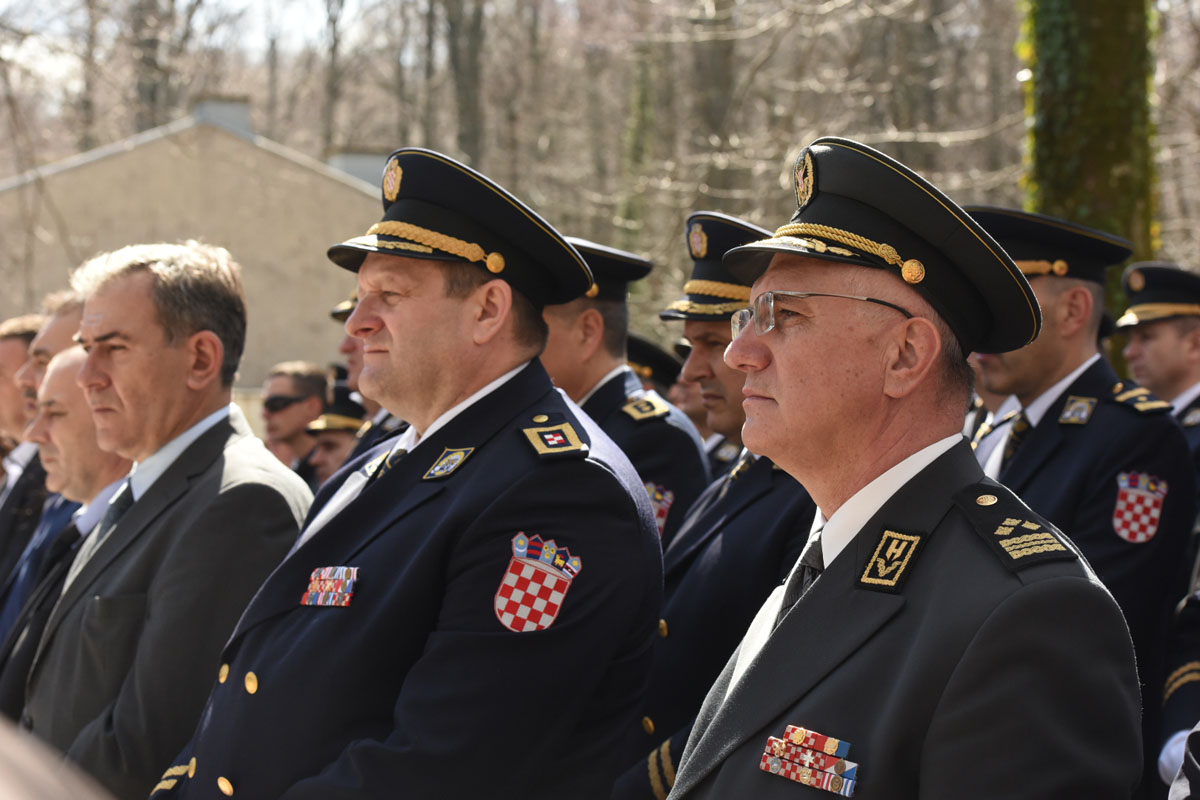 https://www.morh.hr/wp-content/gallery/obiljezena-25-obljetnica-akcije-plitvice-i-pogibije-josipa-jovica/plitvice_31032016_15.jpg