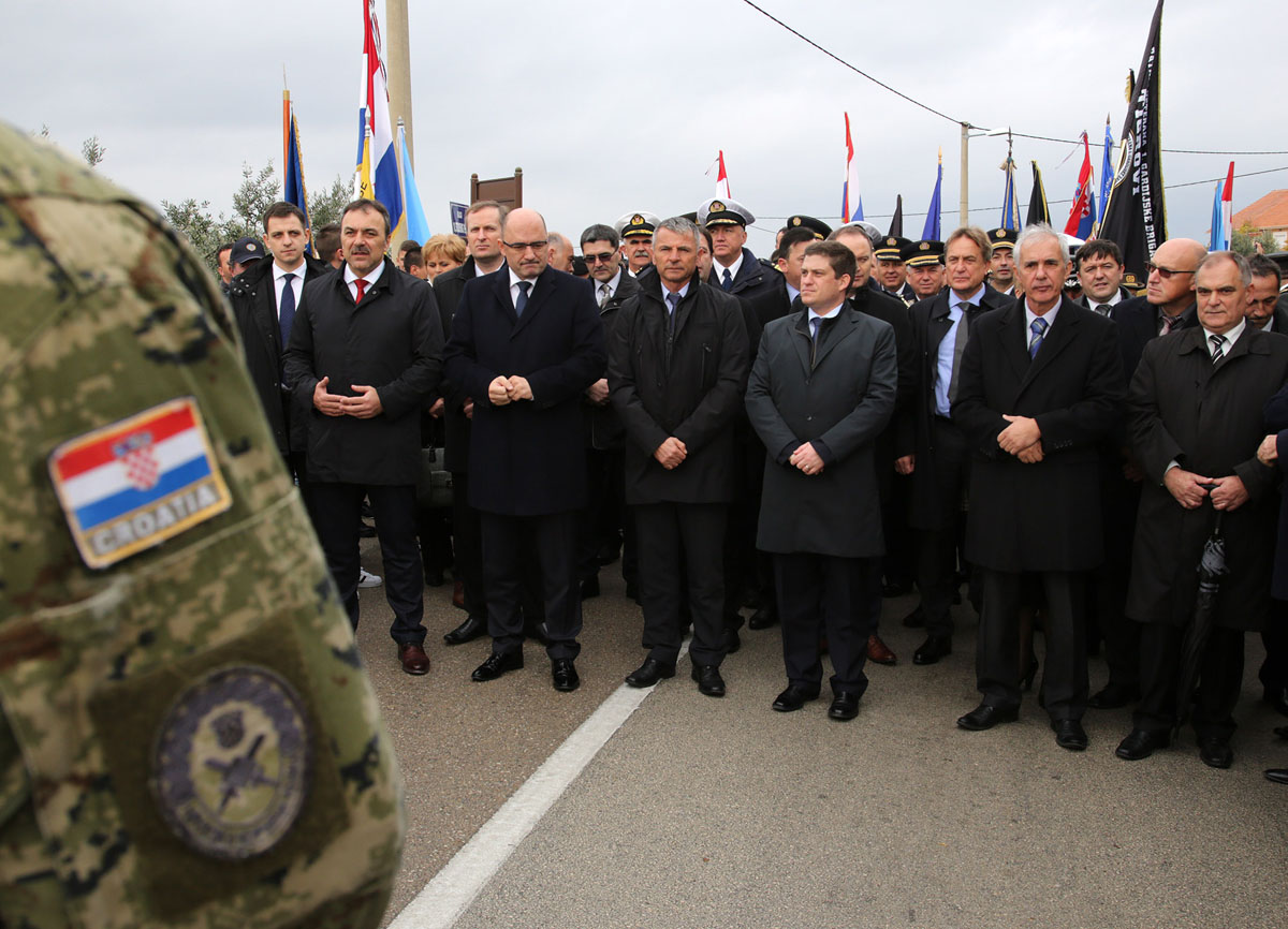https://www.morh.hr/wp-content/gallery/obiljezena-25-obljetnica-stradanja-skabrnje-u-domovinskom-ratu/en5b2337.jpg