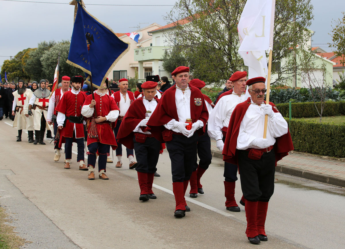 https://www.morh.hr/wp-content/gallery/obiljezena-25-obljetnica-stradanja-skabrnje-u-domovinskom-ratu/en5b2430.jpg