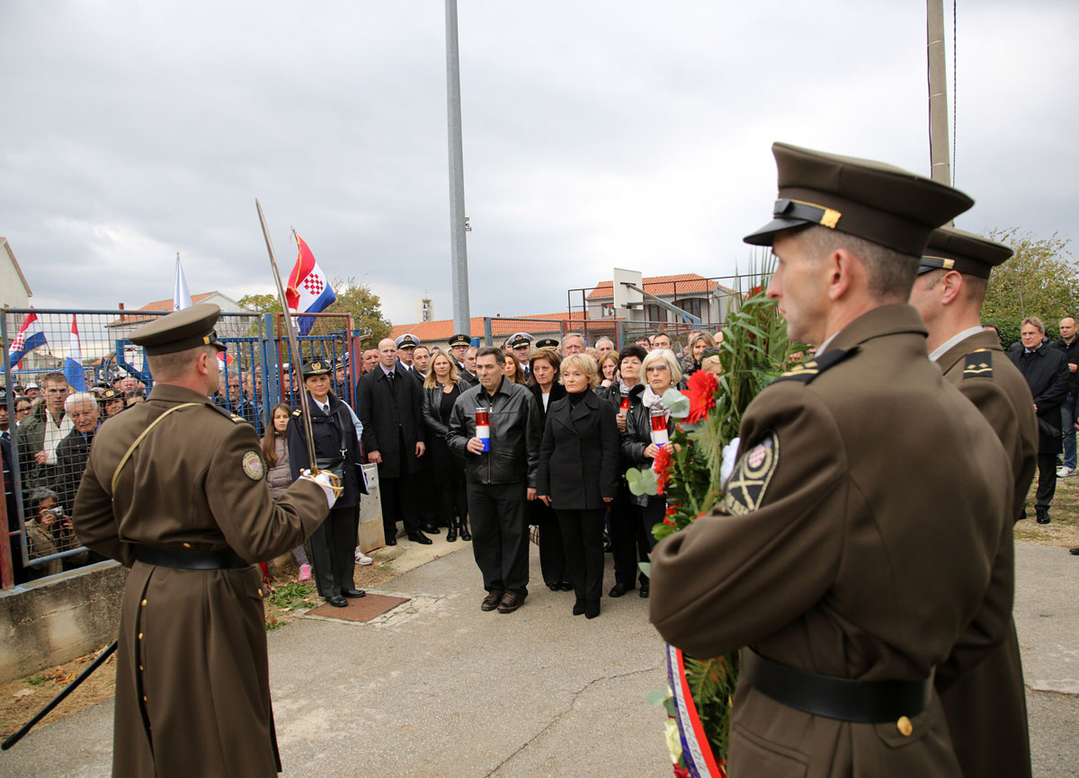 https://www.morh.hr/wp-content/gallery/obiljezena-25-obljetnica-stradanja-skabrnje-u-domovinskom-ratu/en5b2570.jpg