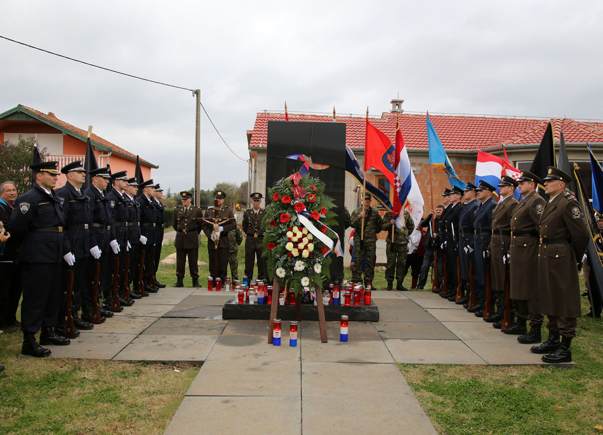 https://www.morh.hr/wp-content/gallery/obiljezena-25-obljetnica-stradanja-skabrnje-u-domovinskom-ratu/en5b2585.jpg