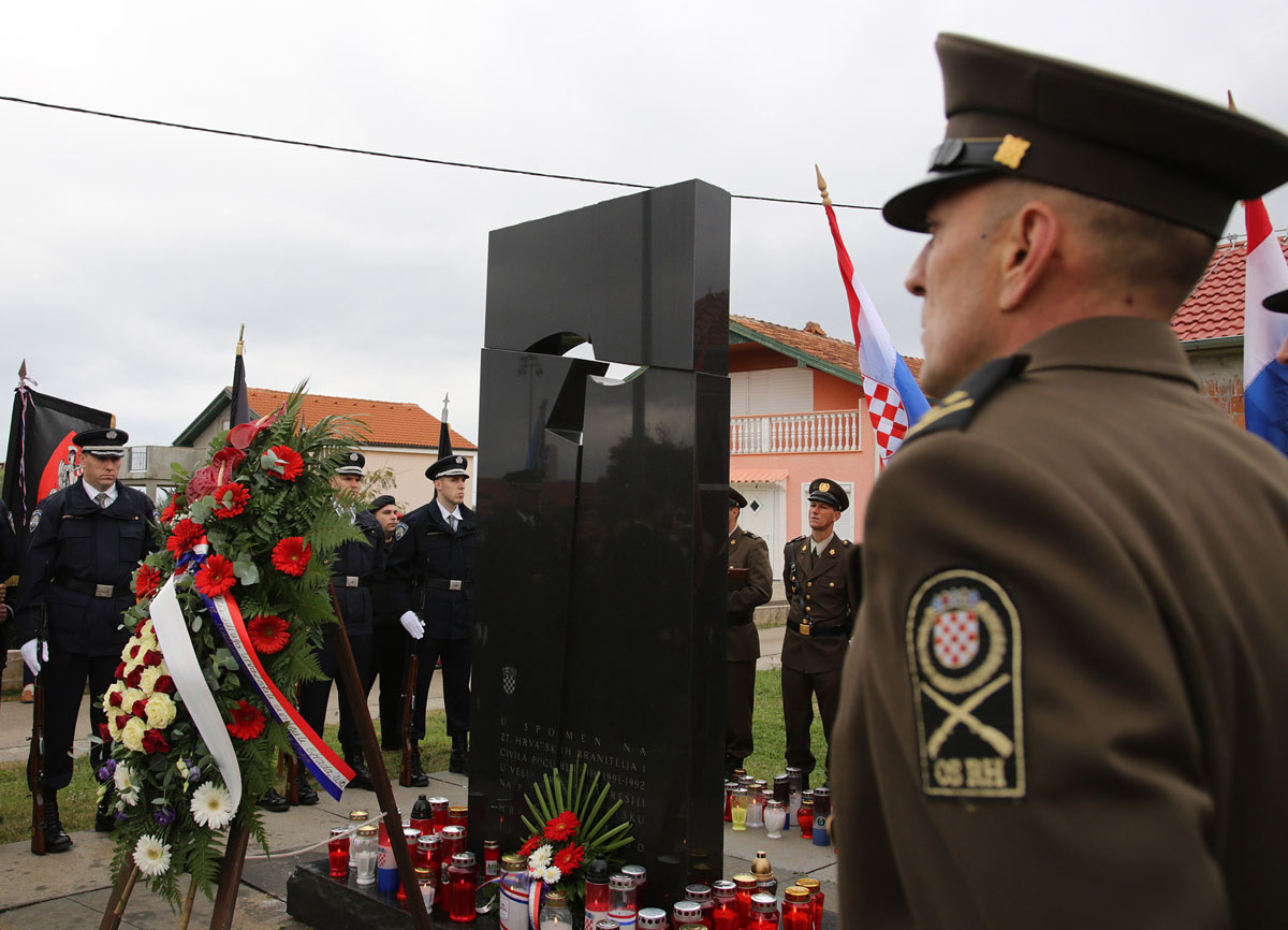 https://www.morh.hr/wp-content/gallery/obiljezena-25-obljetnica-stradanja-skabrnje-u-domovinskom-ratu/en5b2591.jpg