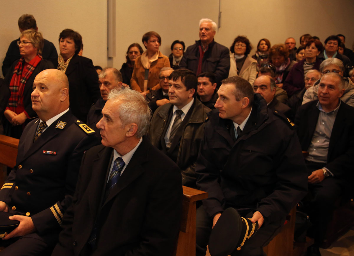 https://www.morh.hr/wp-content/gallery/obiljezena-25-obljetnica-stradanja-skabrnje-u-domovinskom-ratu/en5b2639.jpg