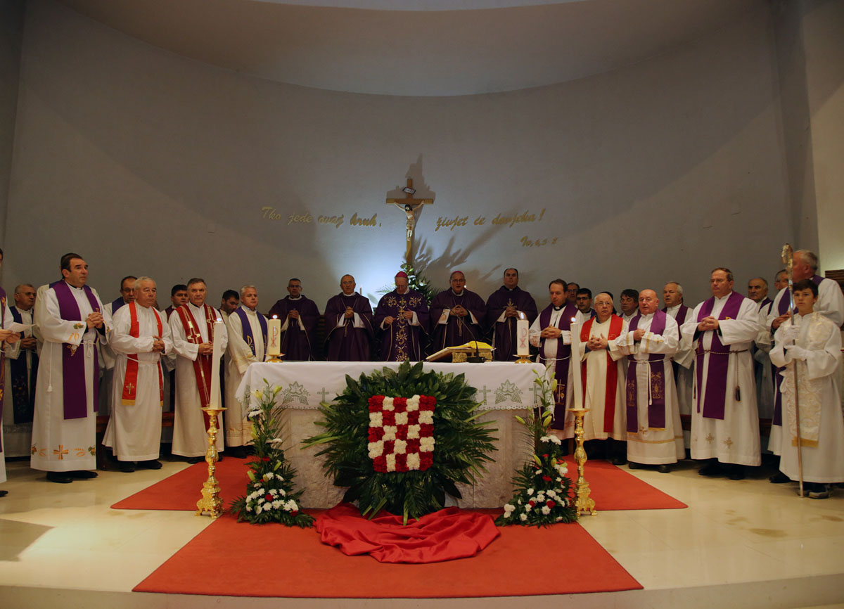 https://www.morh.hr/wp-content/gallery/obiljezena-25-obljetnica-stradanja-skabrnje-u-domovinskom-ratu/en5b2672.jpg