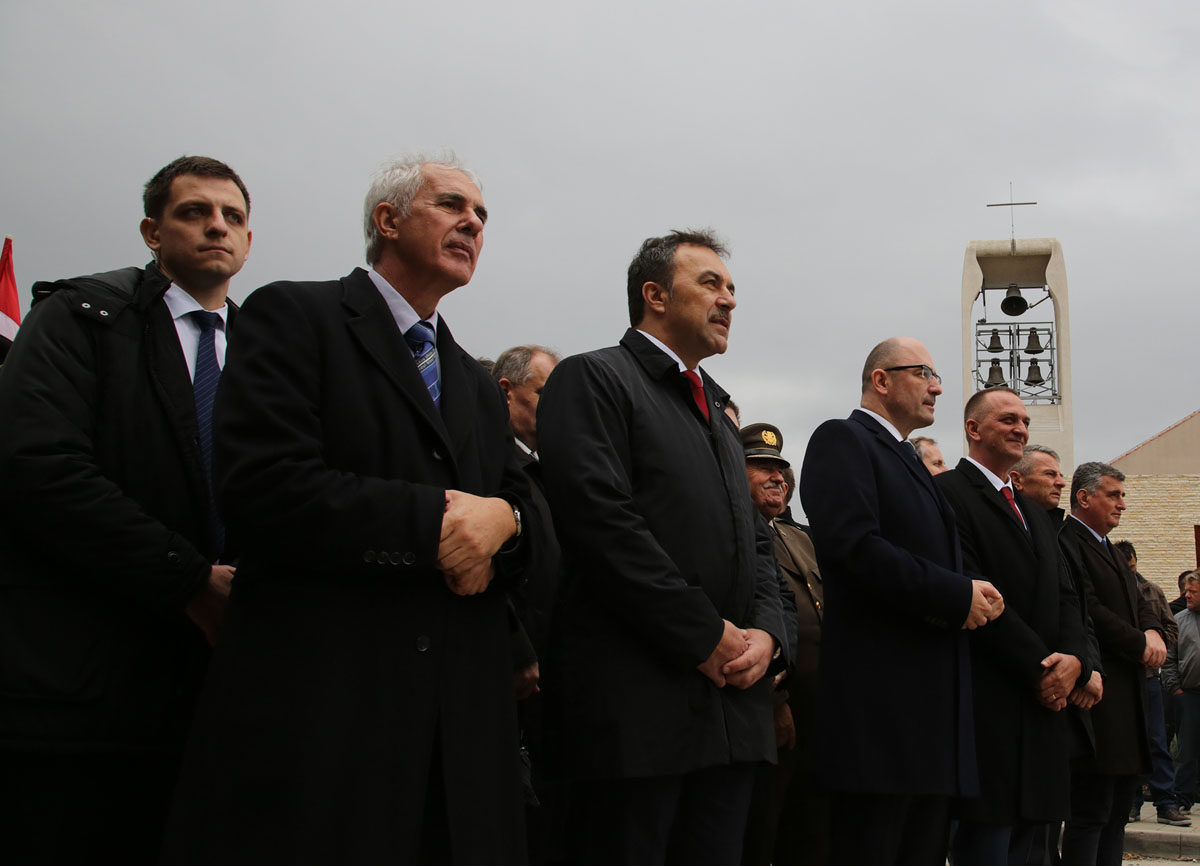 https://www.morh.hr/wp-content/gallery/obiljezena-25-obljetnica-stradanja-skabrnje-u-domovinskom-ratu/en5b2740.jpg