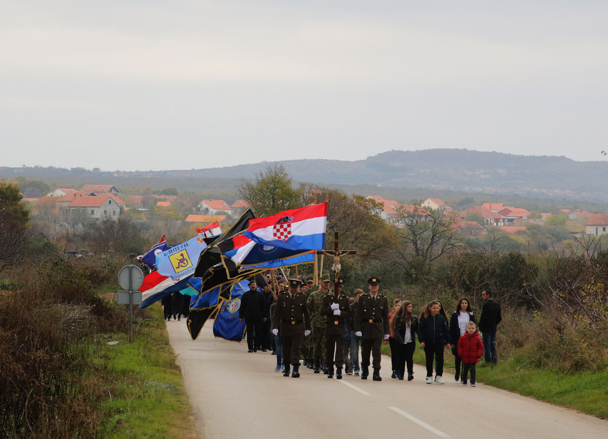 https://www.morh.hr/wp-content/gallery/obiljezena-25-obljetnica-stradanja-skabrnje-u-domovinskom-ratu/en5b2792a.jpg