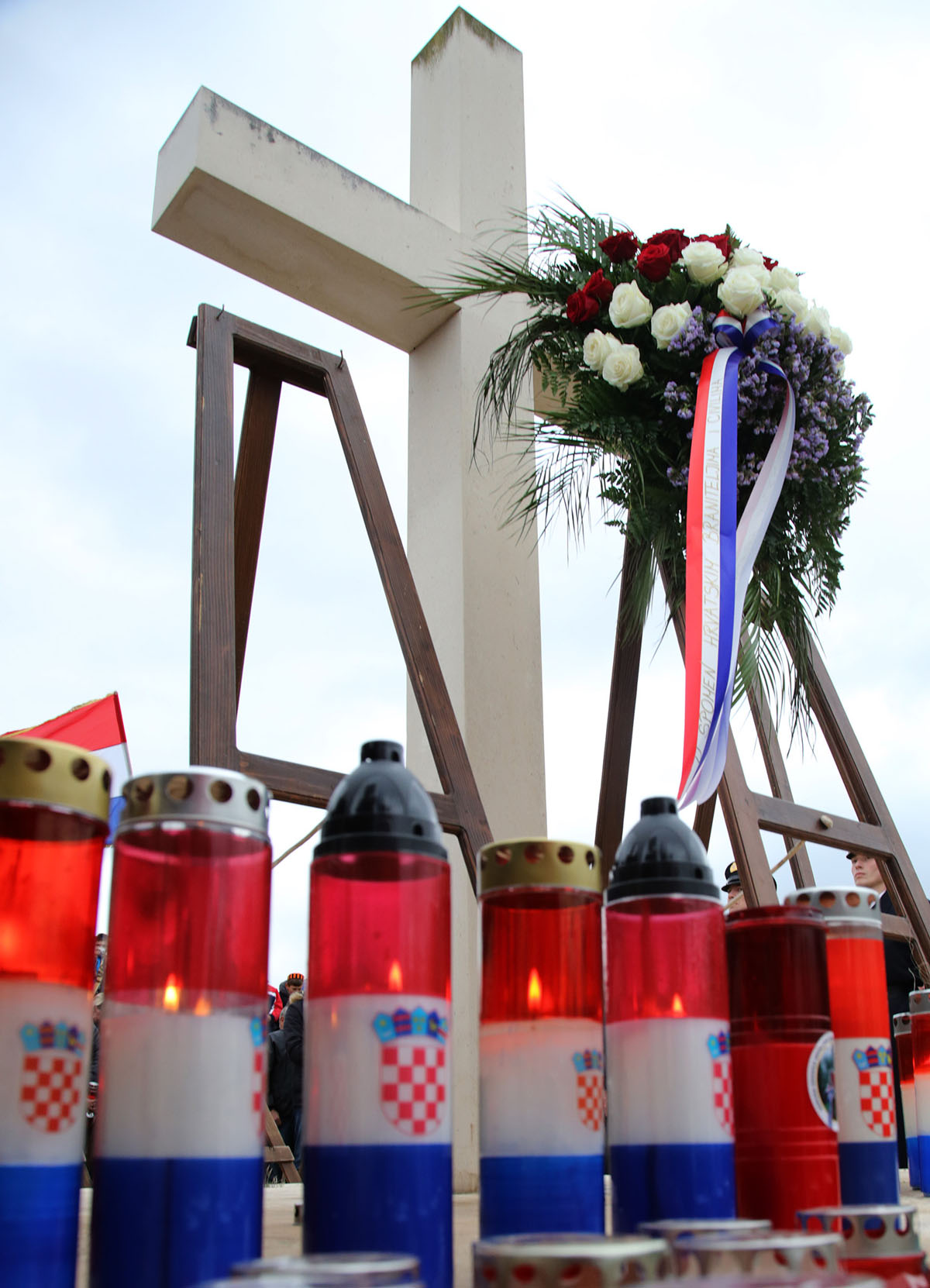 https://www.morh.hr/wp-content/gallery/obiljezena-25-obljetnica-stradanja-skabrnje-u-domovinskom-ratu/en5b2889a.jpg