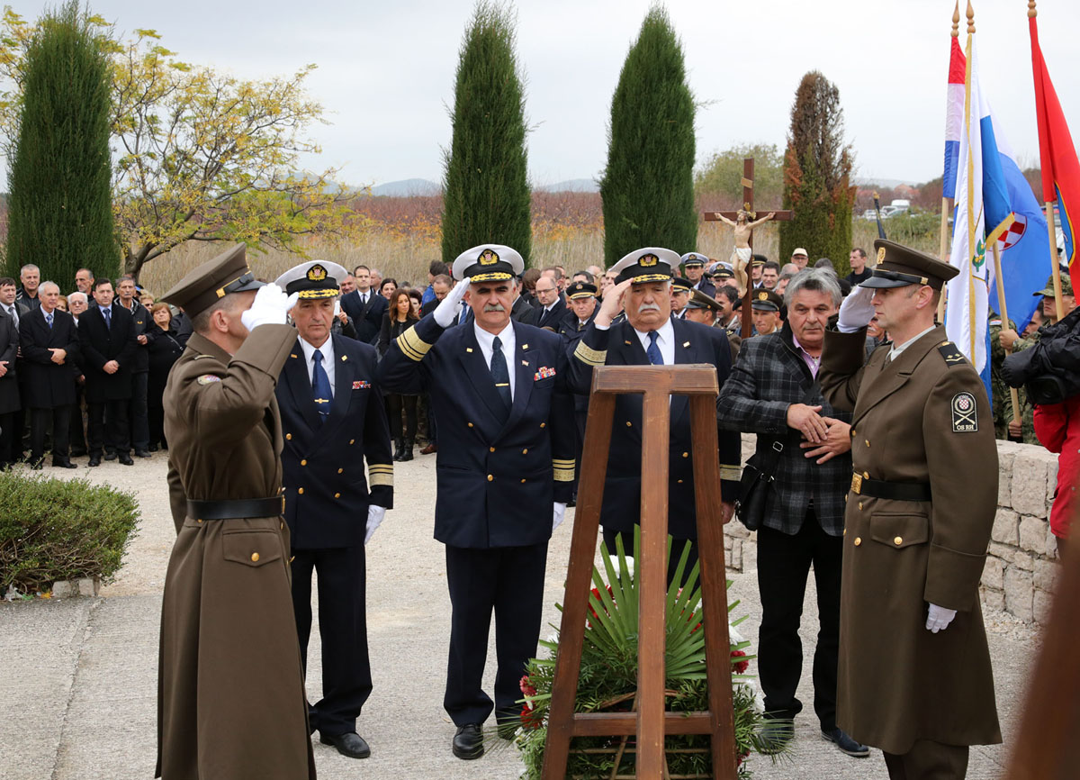 https://www.morh.hr/wp-content/gallery/obiljezena-25-obljetnica-stradanja-skabrnje-u-domovinskom-ratu/en5b2928.jpg