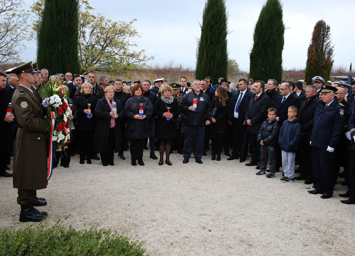 https://www.morh.hr/wp-content/gallery/obiljezena-25-obljetnica-stradanja-skabrnje-u-domovinskom-ratu/en5b2947a.jpg