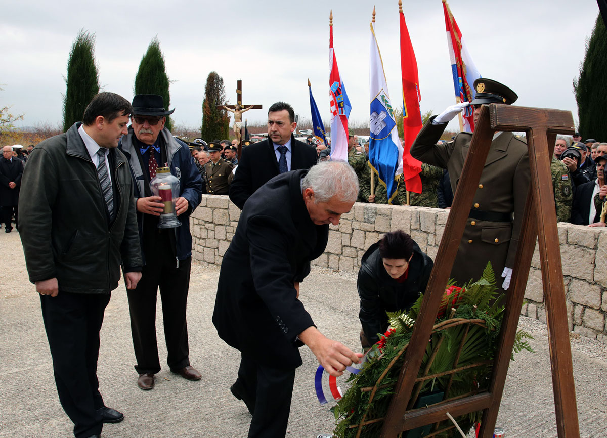 https://www.morh.hr/wp-content/gallery/obiljezena-25-obljetnica-stradanja-skabrnje-u-domovinskom-ratu/en5b2974.jpg