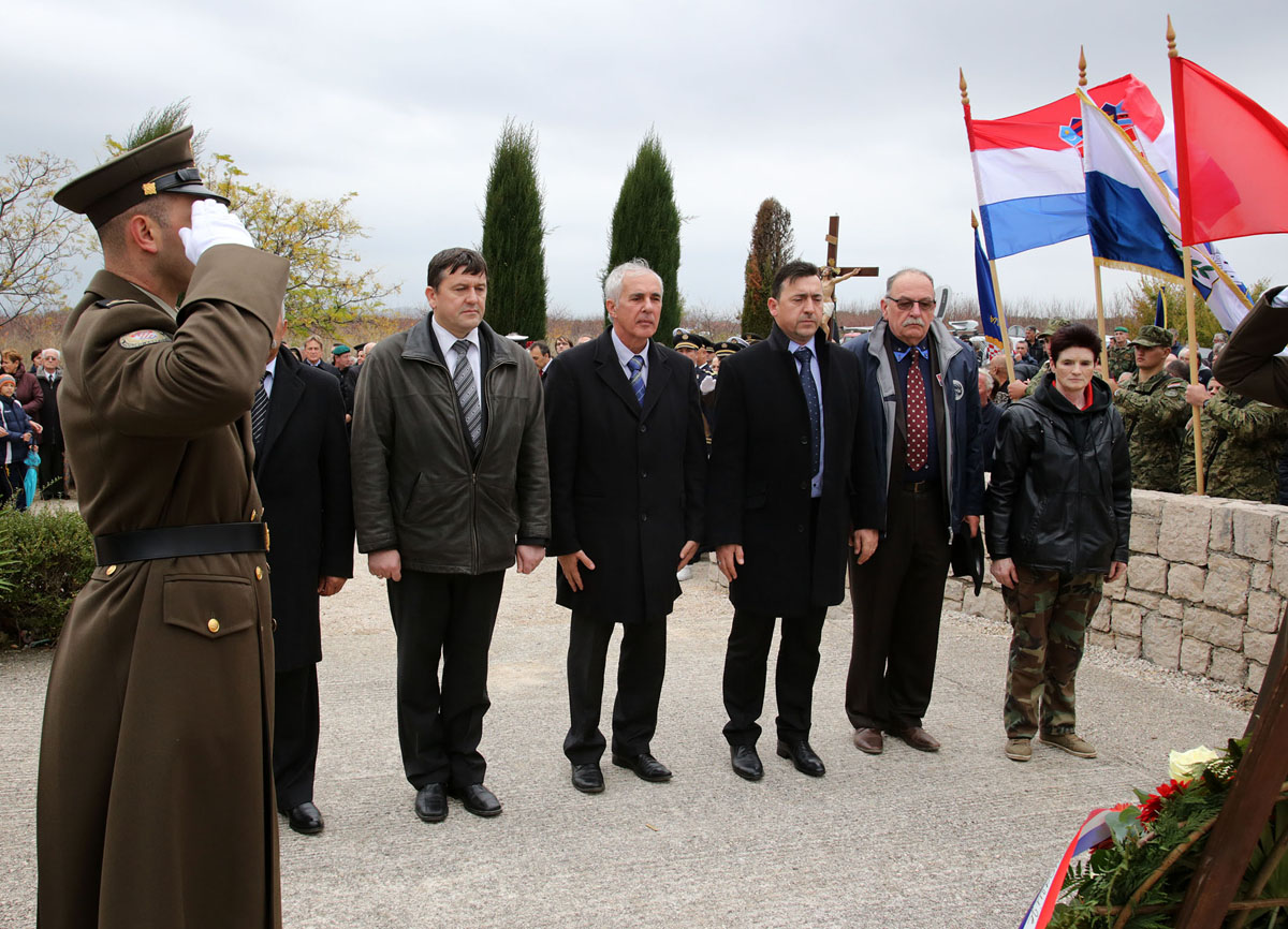 https://www.morh.hr/wp-content/gallery/obiljezena-25-obljetnica-stradanja-skabrnje-u-domovinskom-ratu/en5b2978.jpg